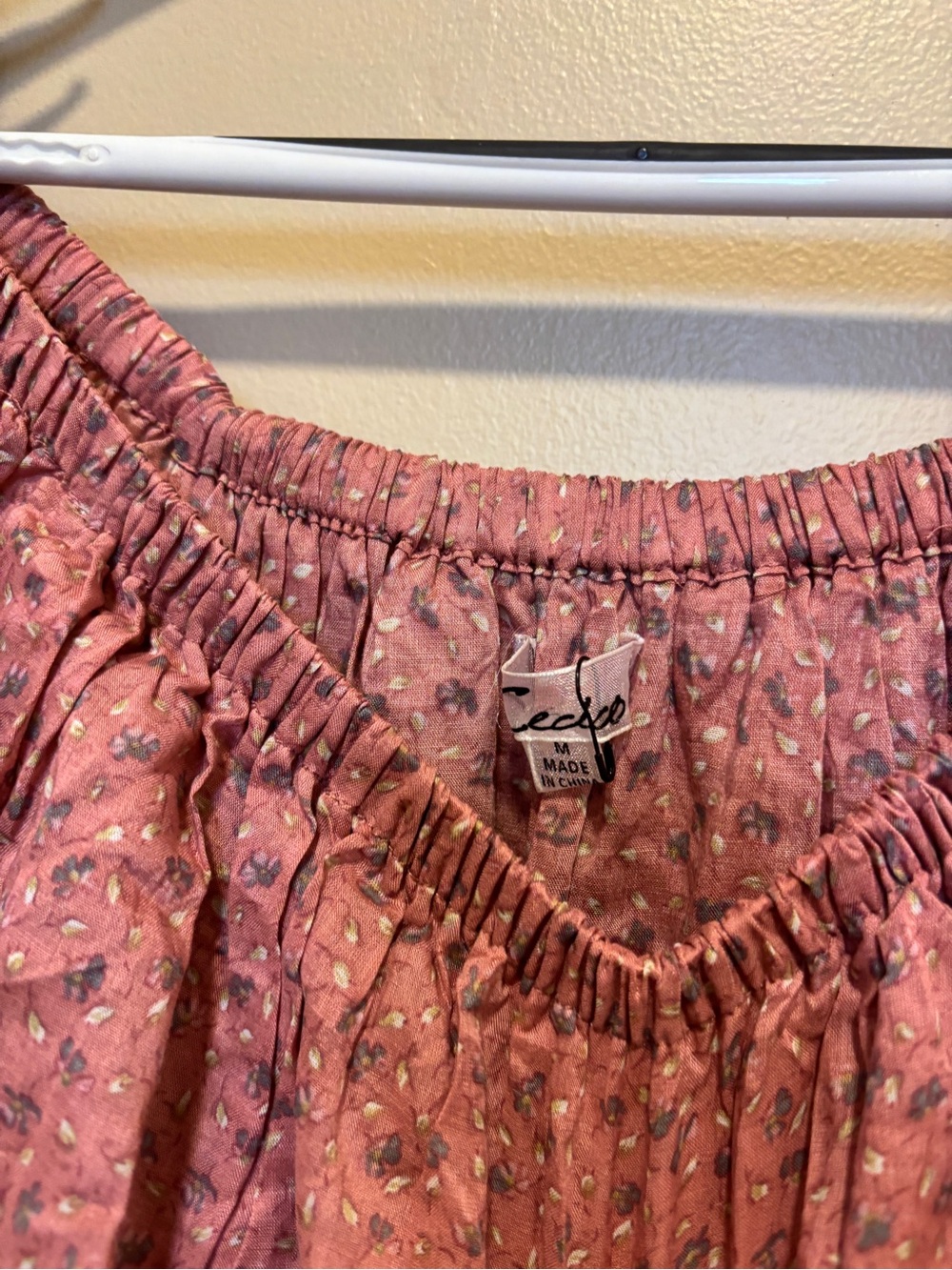 Off-Shoulder Pink Floral Ruffle Top - Picture 3 of 6